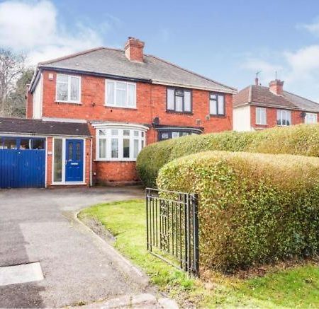 L & J Escapes: Family & Contractor-Friendly with Parking Near M6 Apartment Coseley Exterior photo